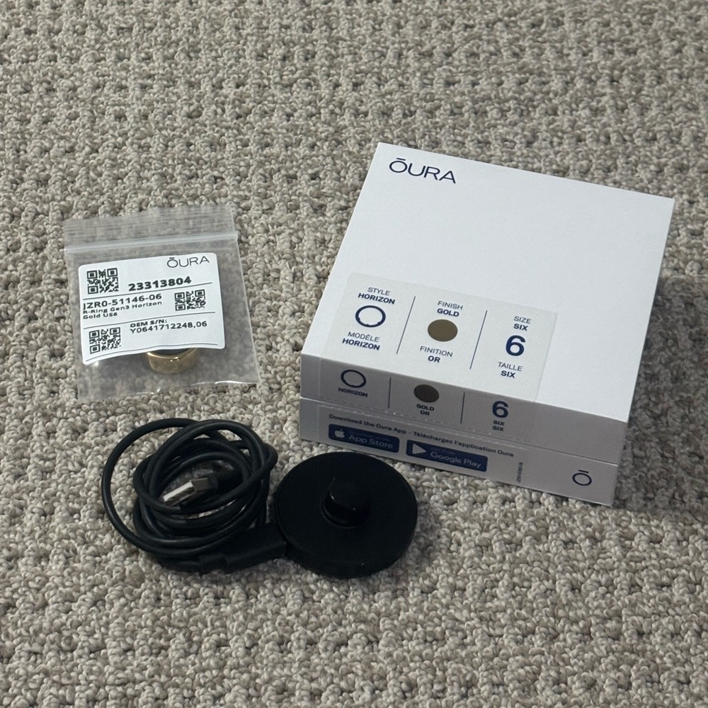 Oura Ring, Horizon, Generation 3, gold size 6 with Charger and original box